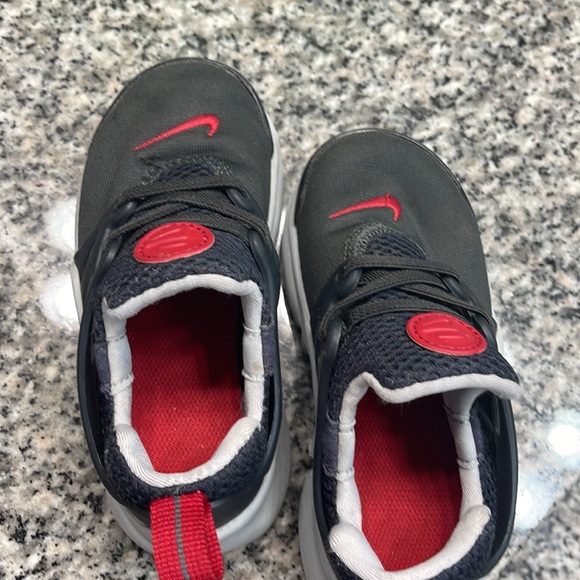 Nike, size 9, toddler running shoe. This item is used, but in goos condition. - Picture 2 of 6